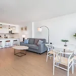 *Remodeled Oceanfront In Waikiki - Ilikai Marina