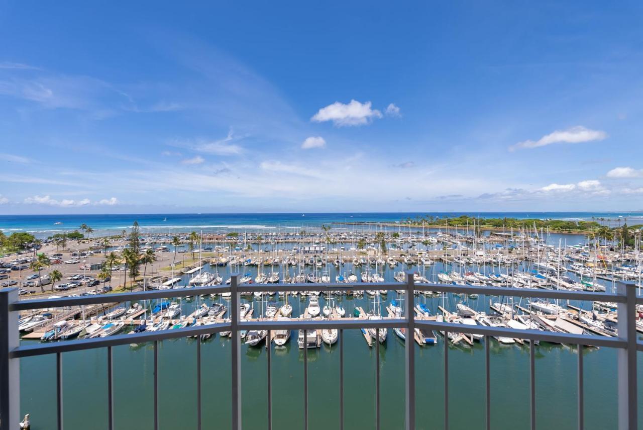 *remodeled Oceanfront In Waikiki - Ilikai Marina Honolulu