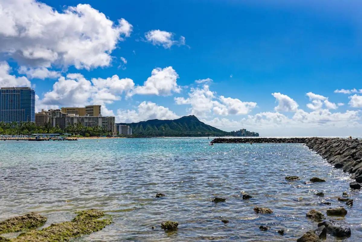*remodeled Oceanfront In Waikiki - Ilikai Marina *