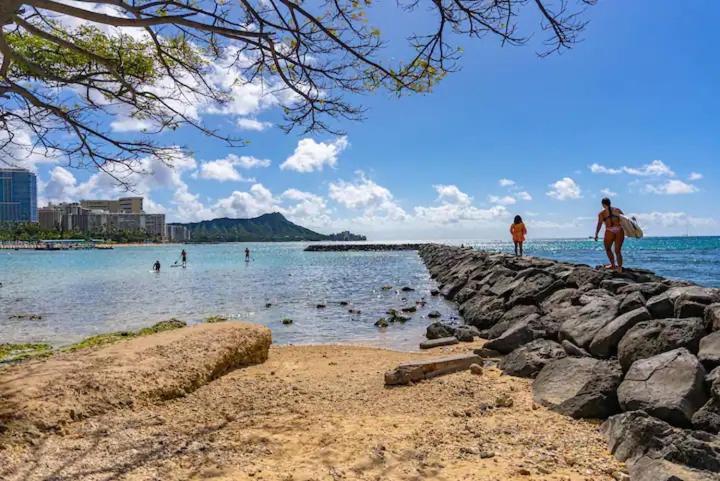 *remodeled Oceanfront In Waikiki - Ilikai Marina Apartamento