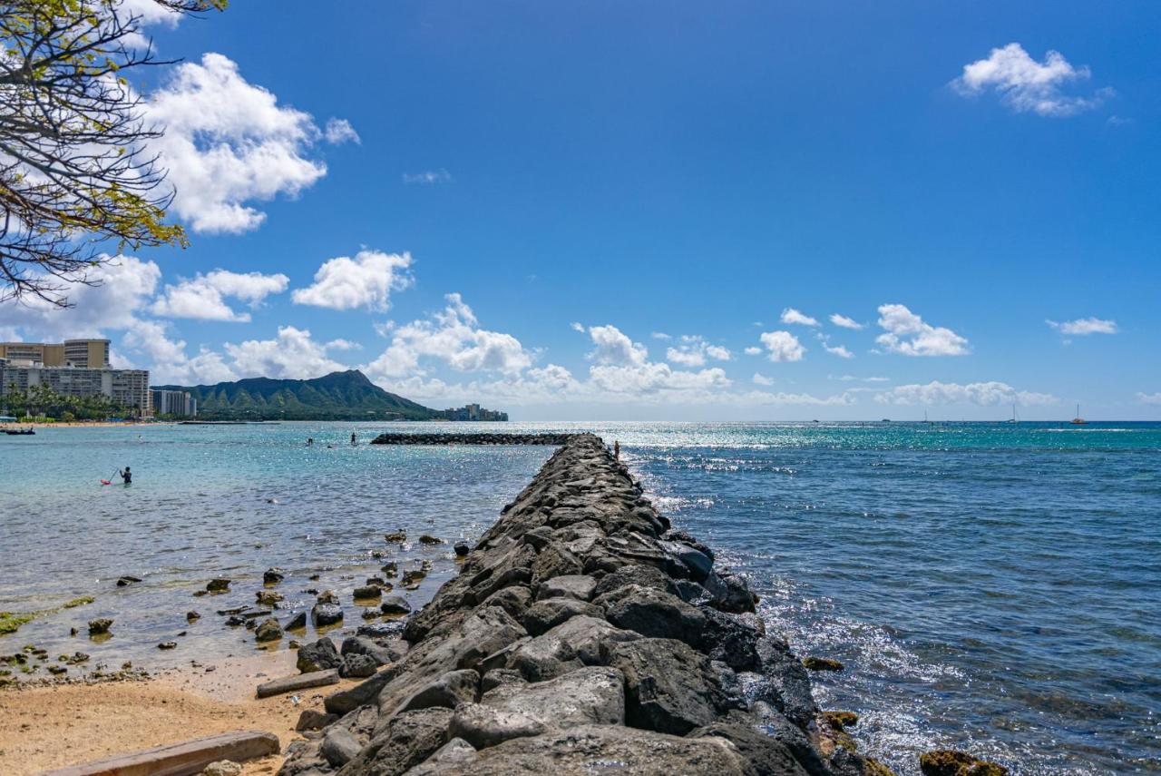 *remodeled Oceanfront In Waikiki - Ilikai Marina * Honolulu