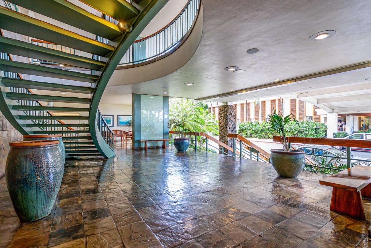*remodeled Oceanfront In Waikiki - Ilikai Marina