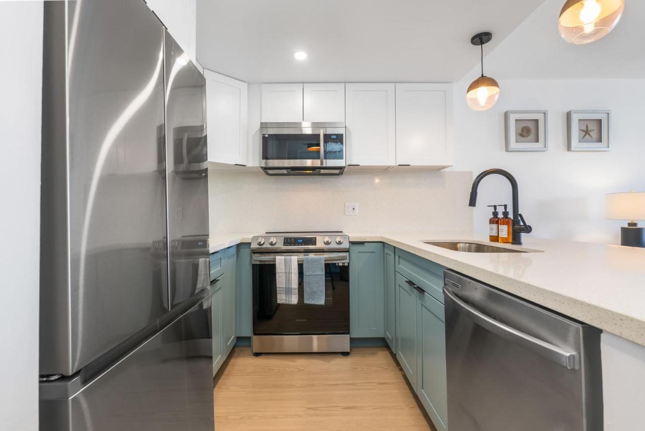 *remodeled Oceanfront In Waikiki - Ilikai Marina Honolulu