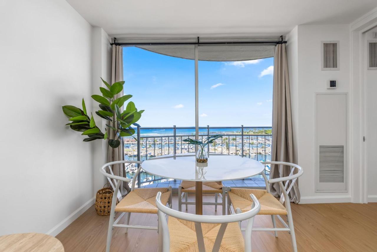 *remodeled Oceanfront In Waikiki - Ilikai Marina