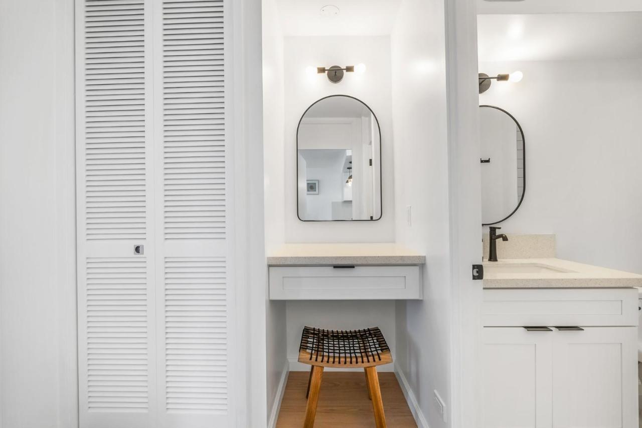 *remodeled Oceanfront In Waikiki - Ilikai Marina *